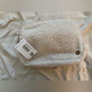 Lululemon large fleece everywhere bag